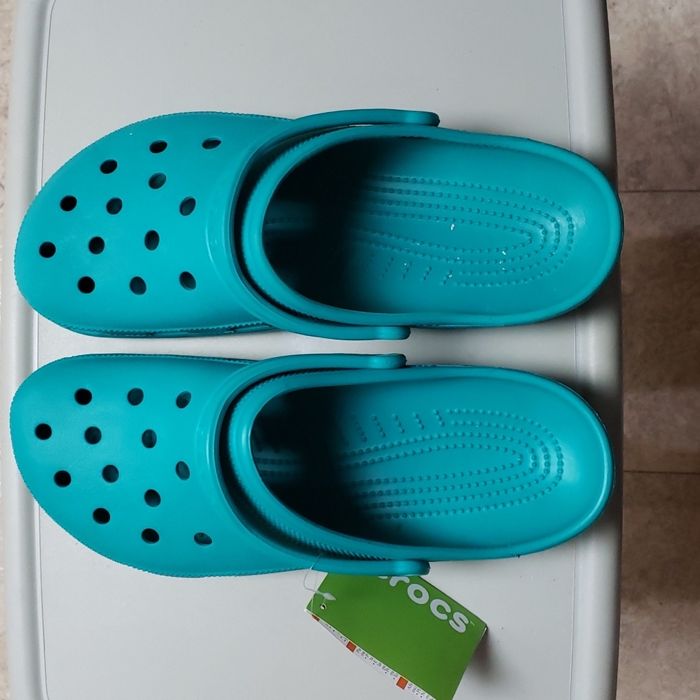 NWT Crocs
